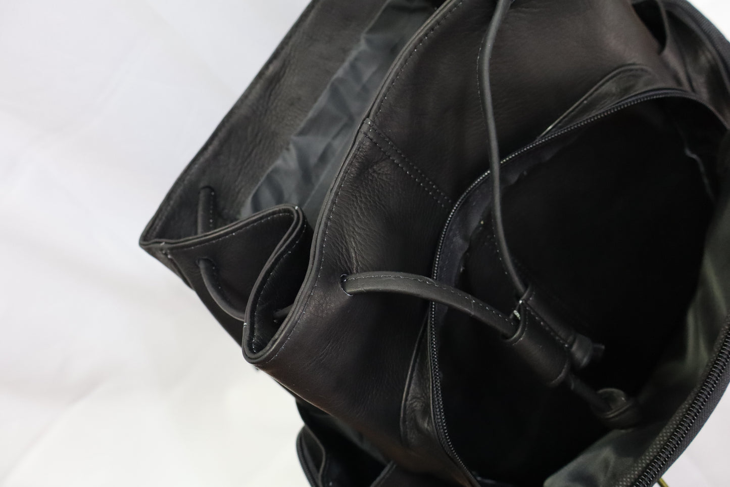 Súper mochila de cuero negra