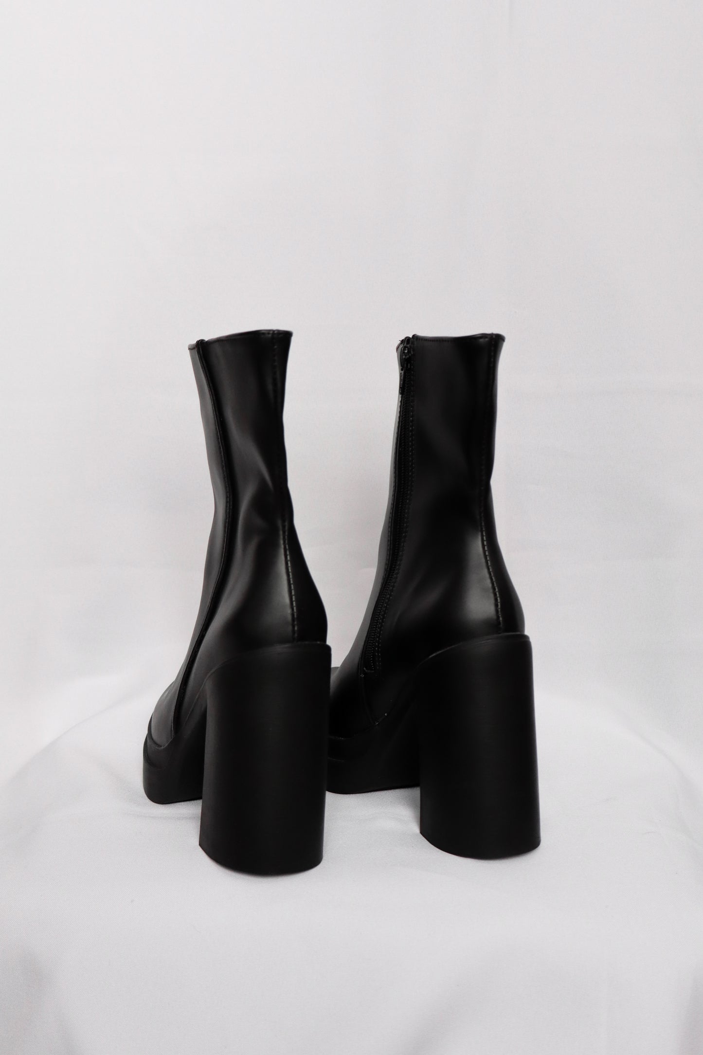 Botas Barbie altas negras
