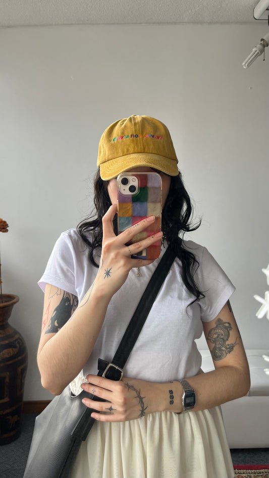 Gorra 'el arte nos salvará' amarilla