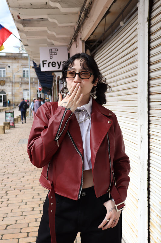 Chaqueta Arabella crop vino