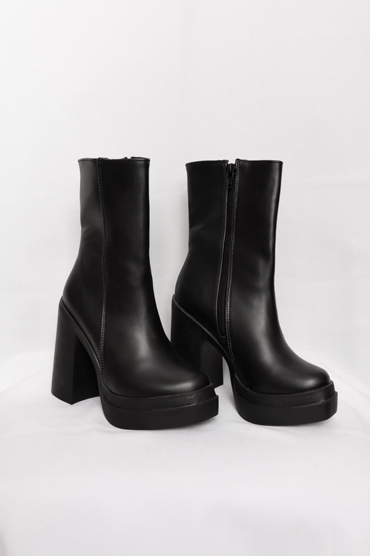 Botas Barbie altas negras