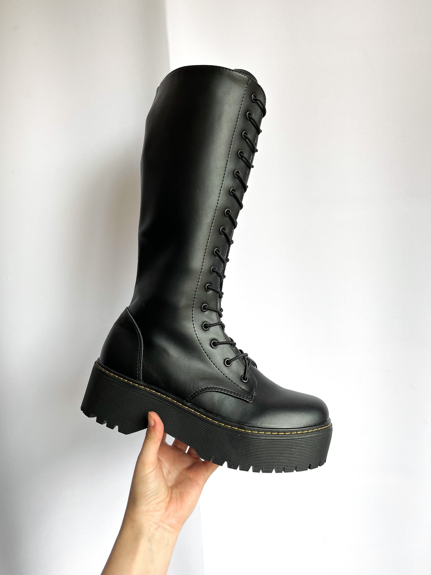 Botas largas estilo dc martens