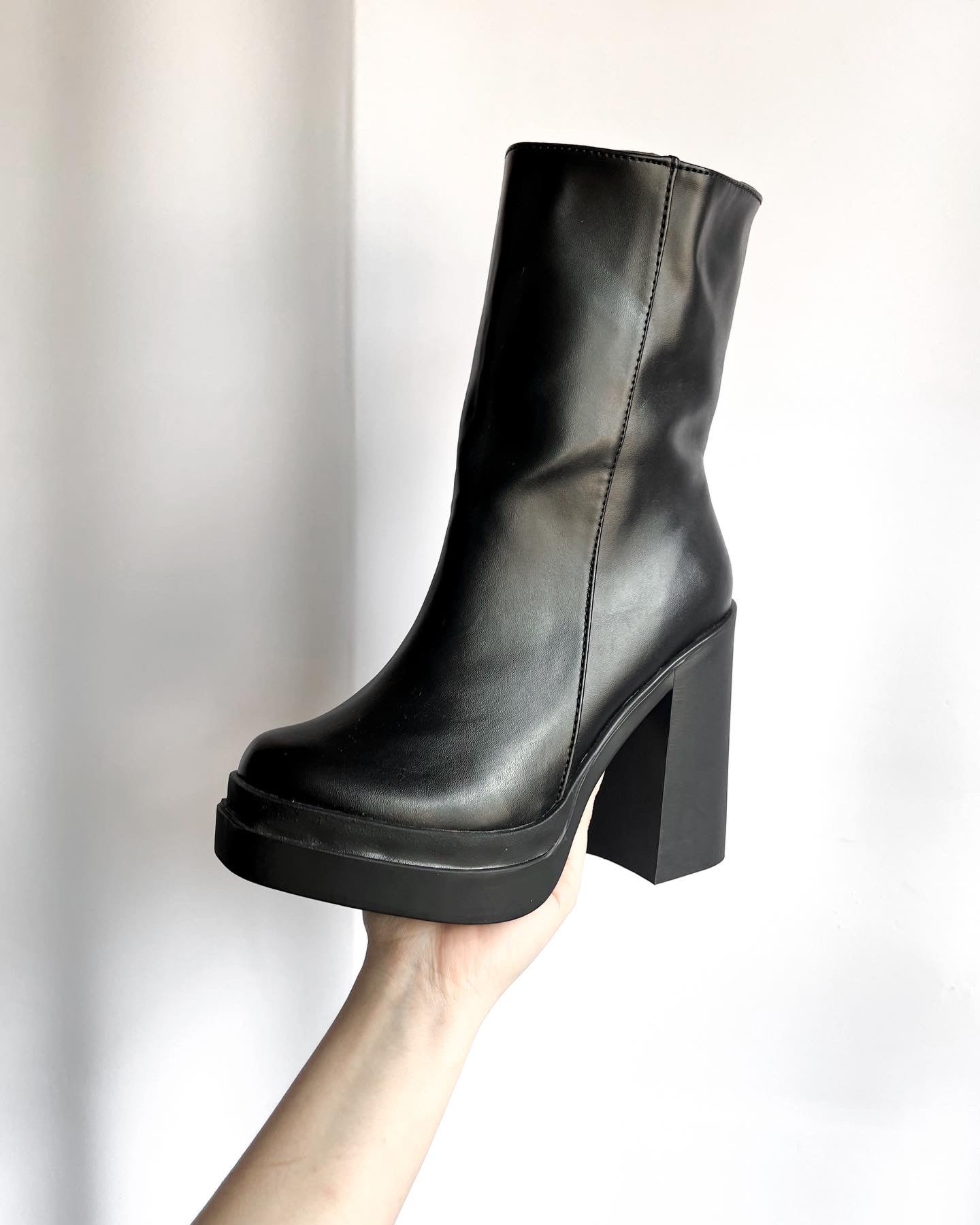 Botas Barbie altas negras