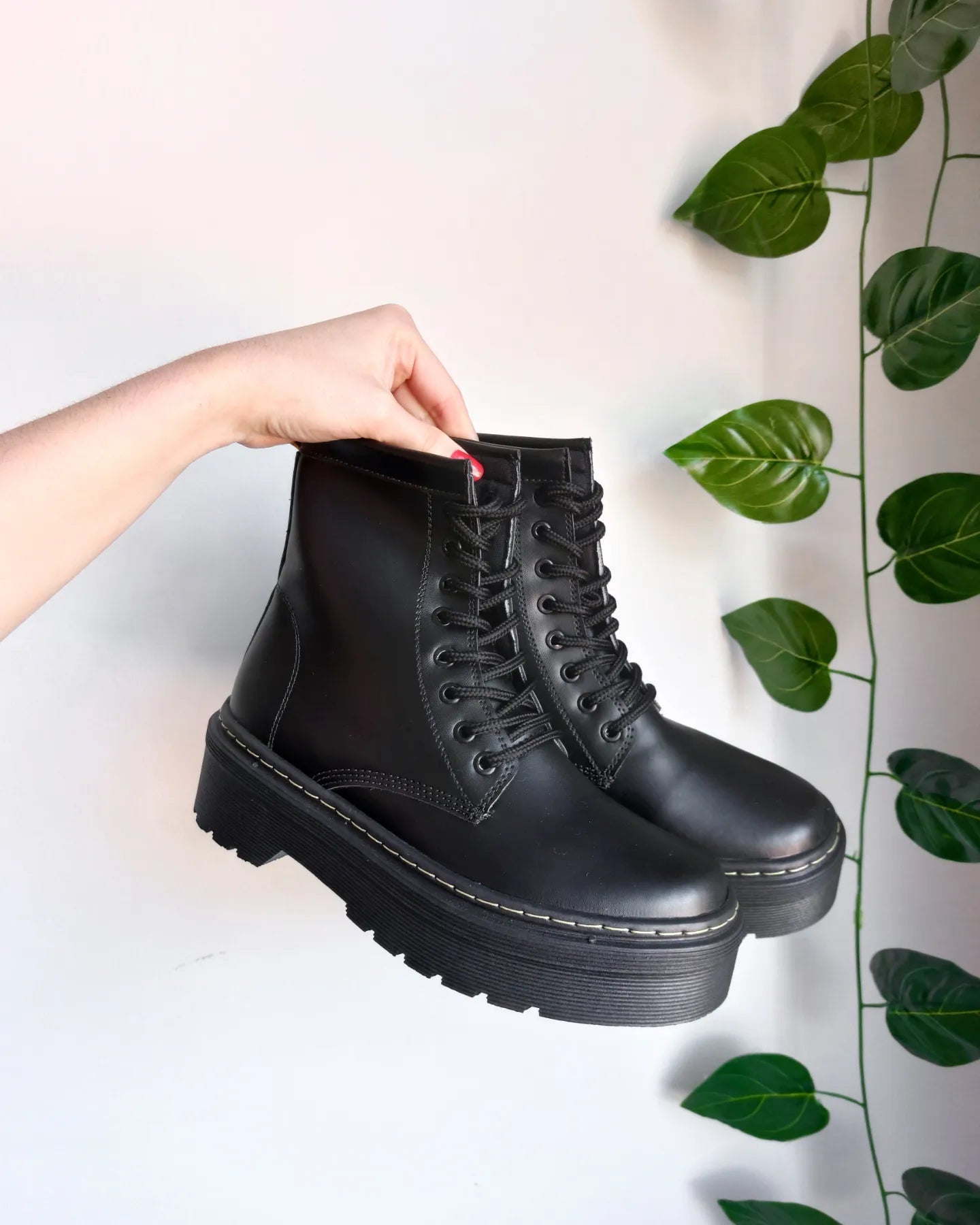 Botas dc martens negras – El Estrene