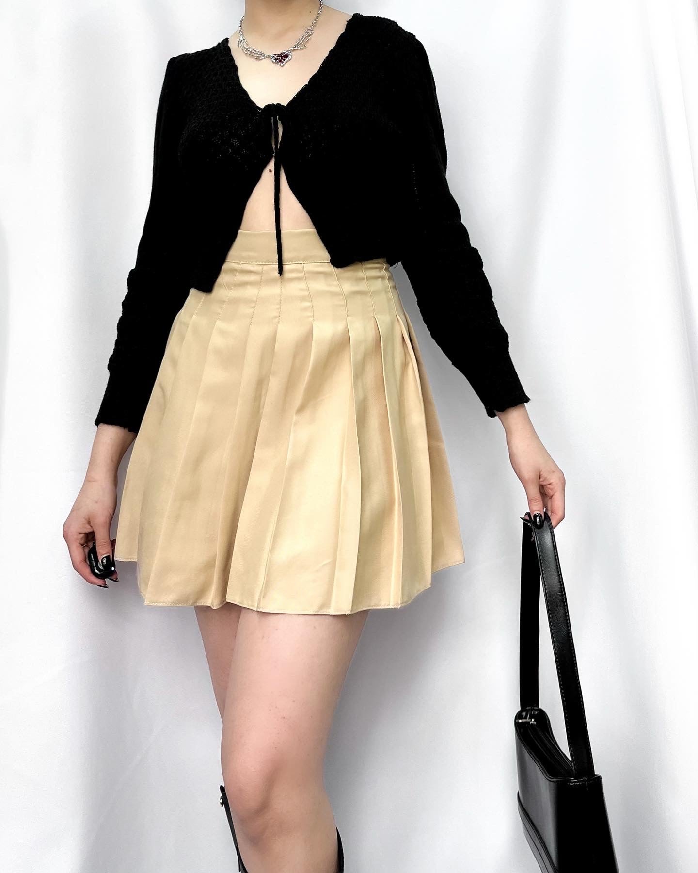 Falda de pliegues beige