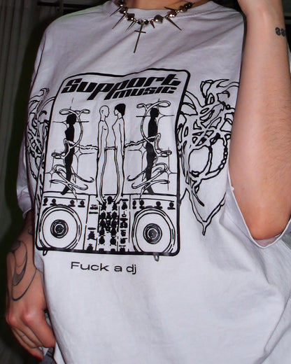 Camiseta ‘Support music, fvck a DJ’ boxy