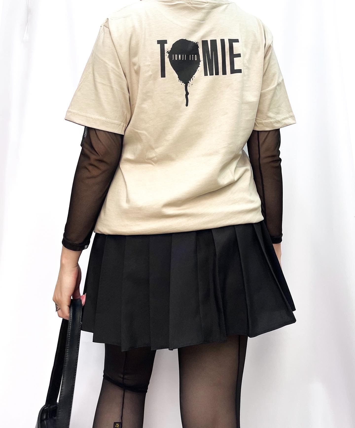 Camiseta junji ito beige