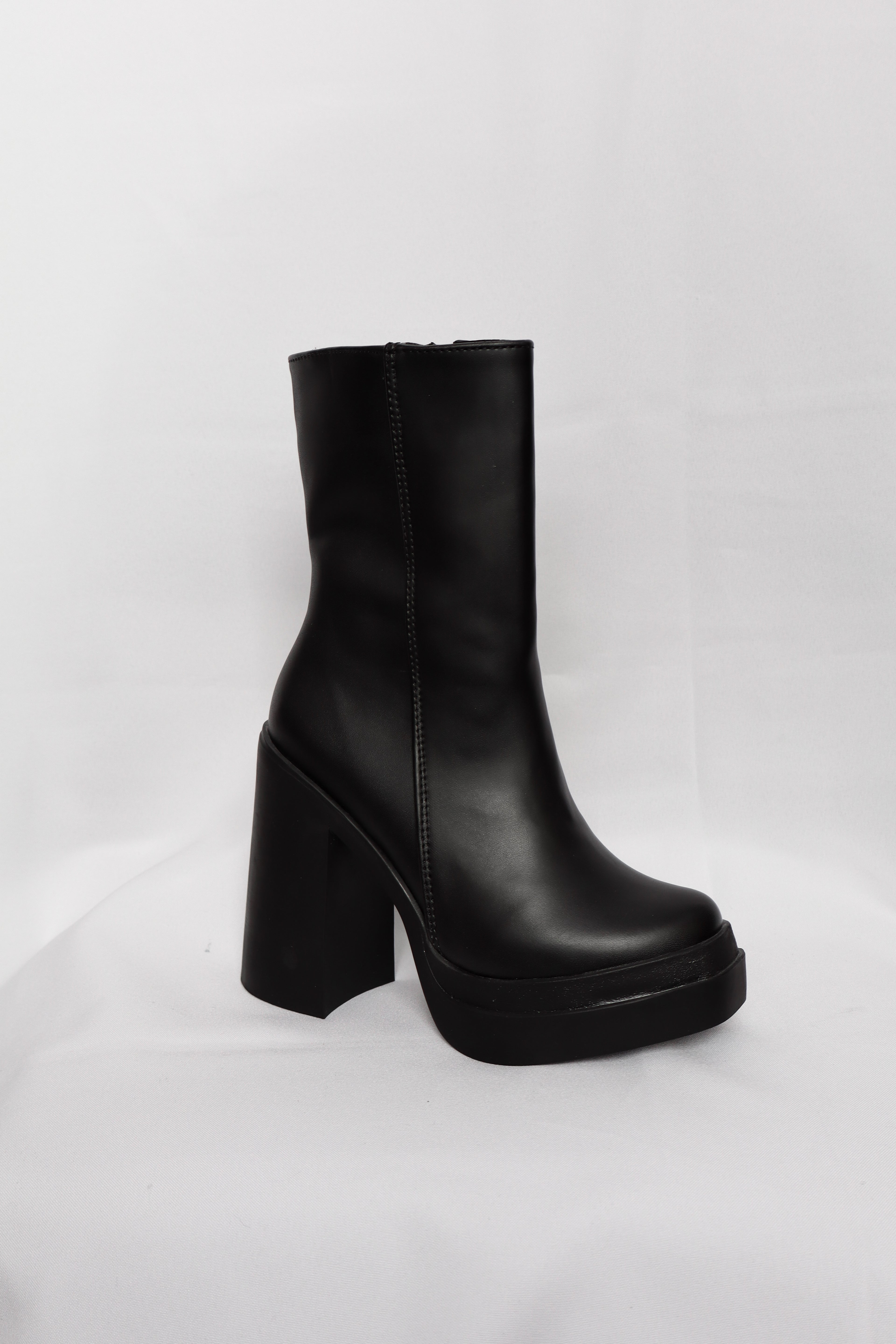 Botas Barbie altas negras