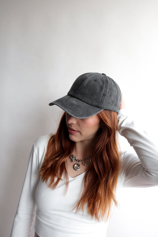 Gorra BASIC negra acid wash