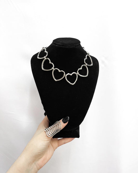 Choker de corazones plateado