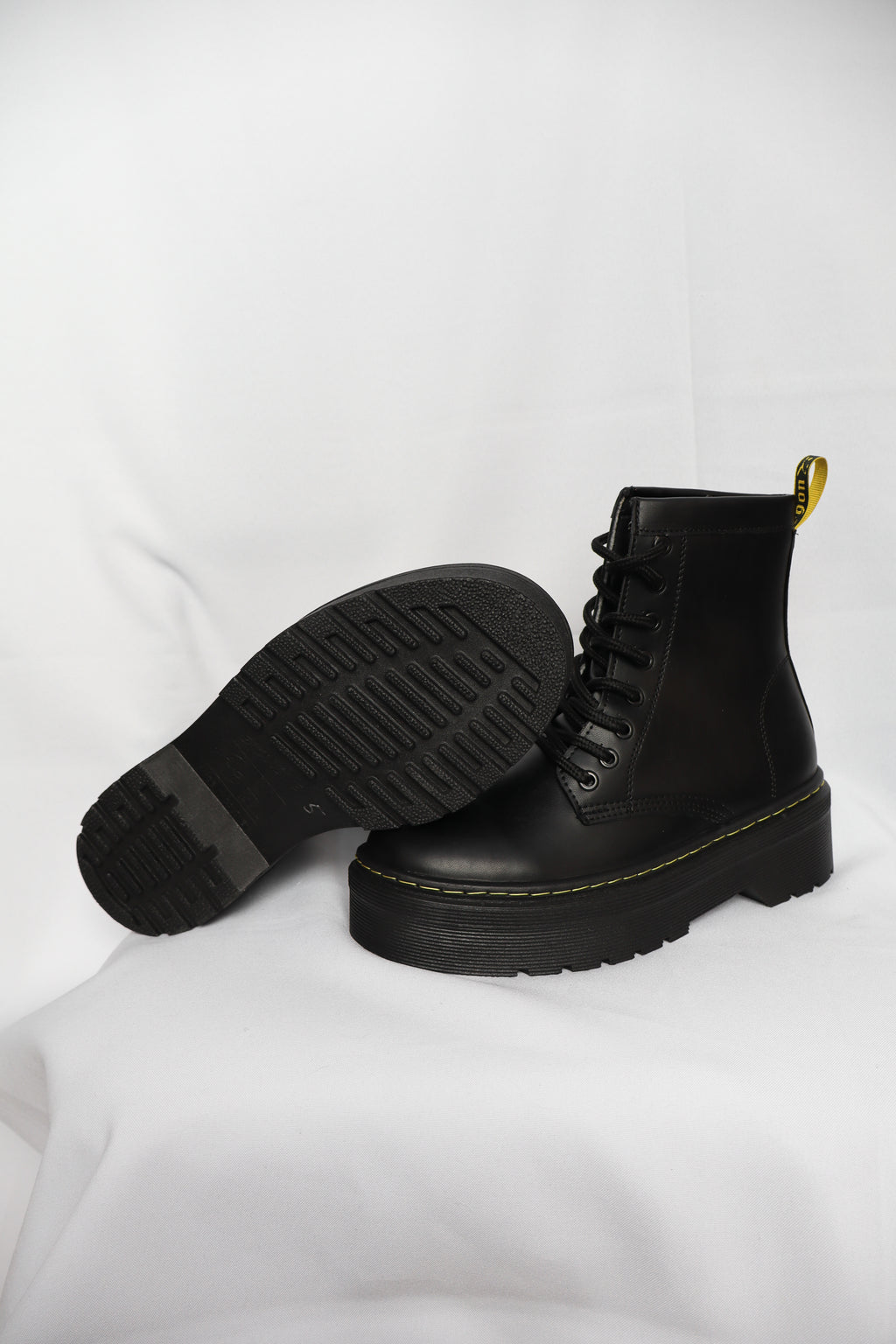 Botas estilo dc martens negras