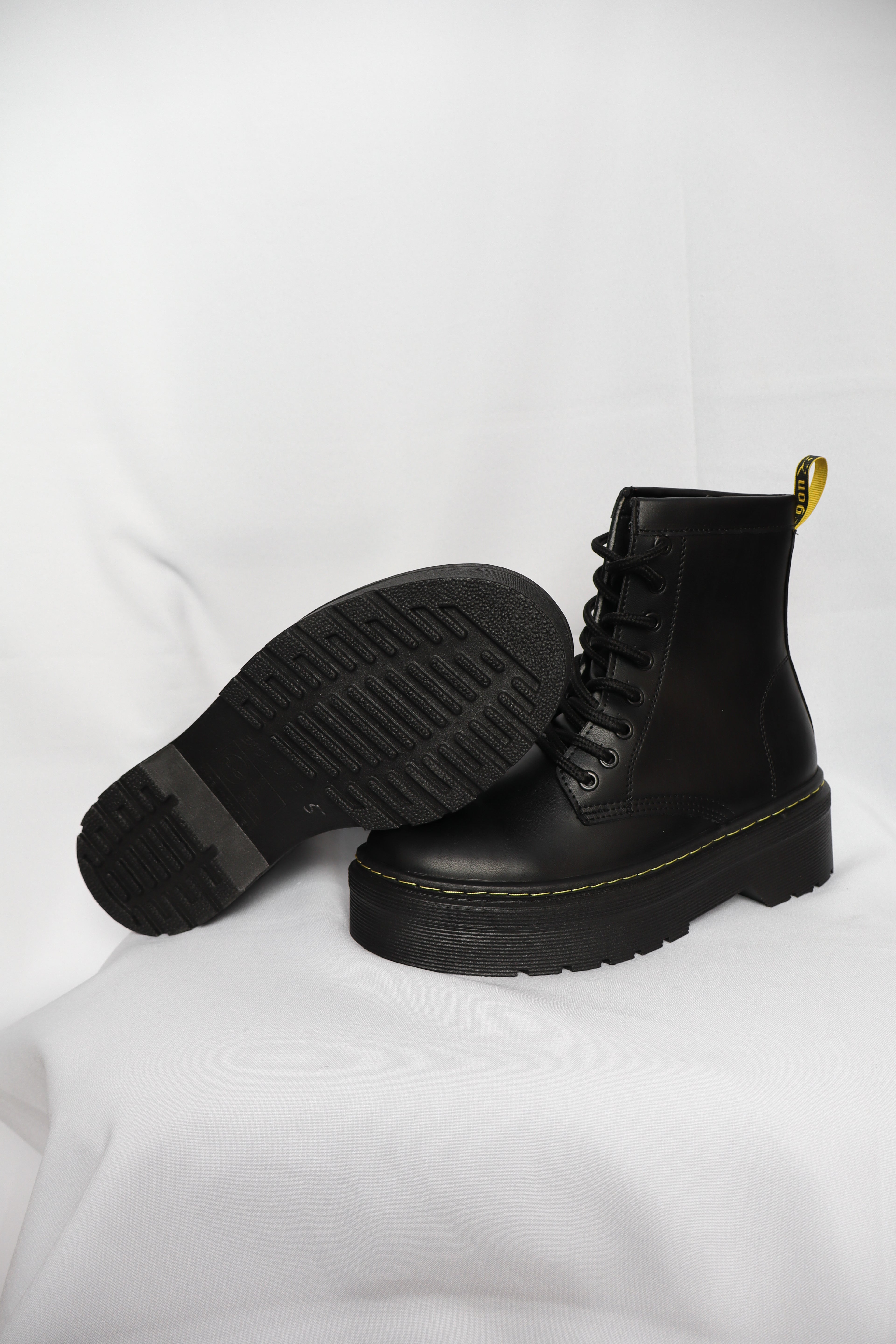 Botas estilo dc martens negras