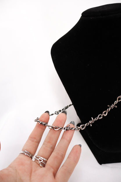 Collar de puas plateado