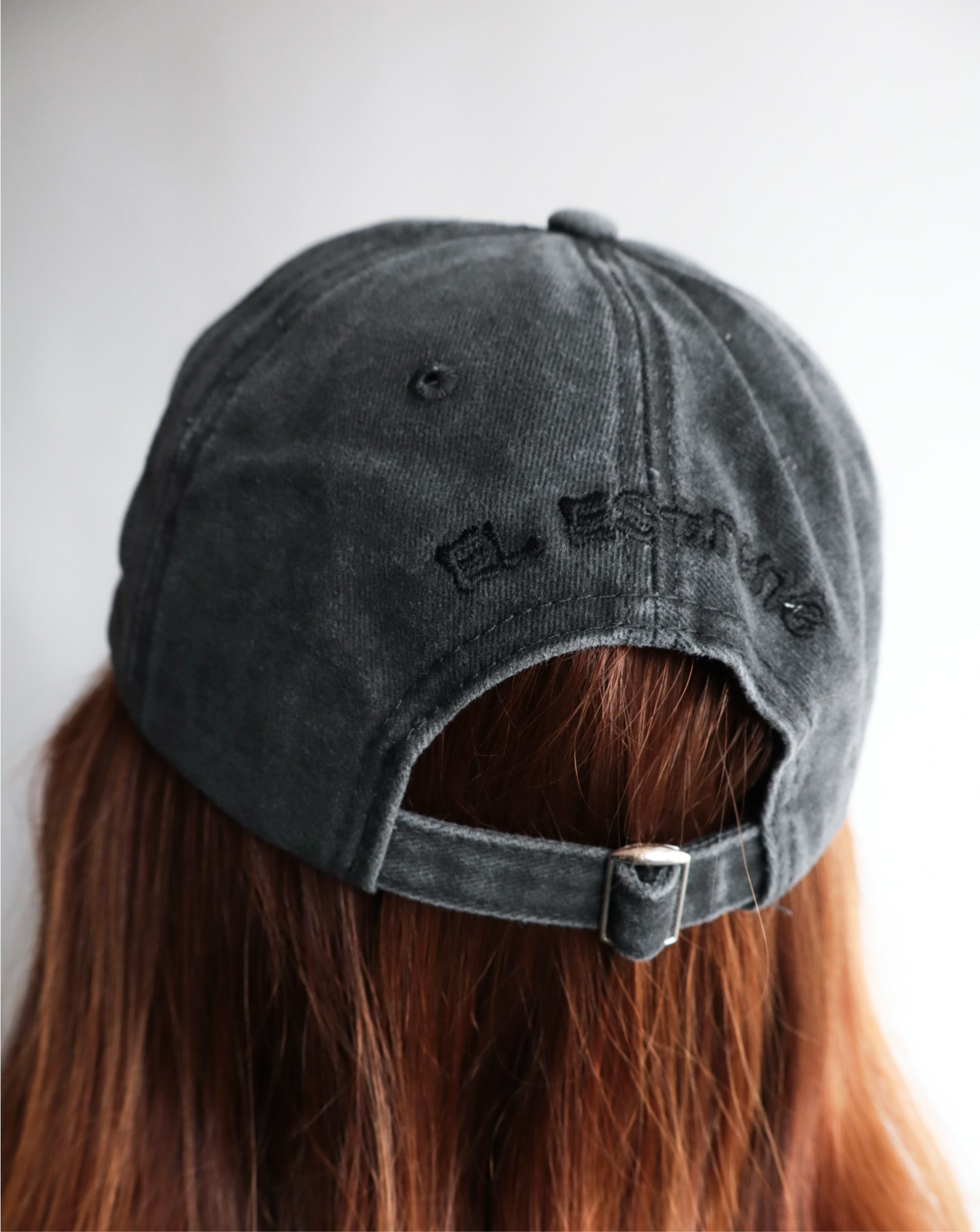 Gorra BASIC negra acid wash