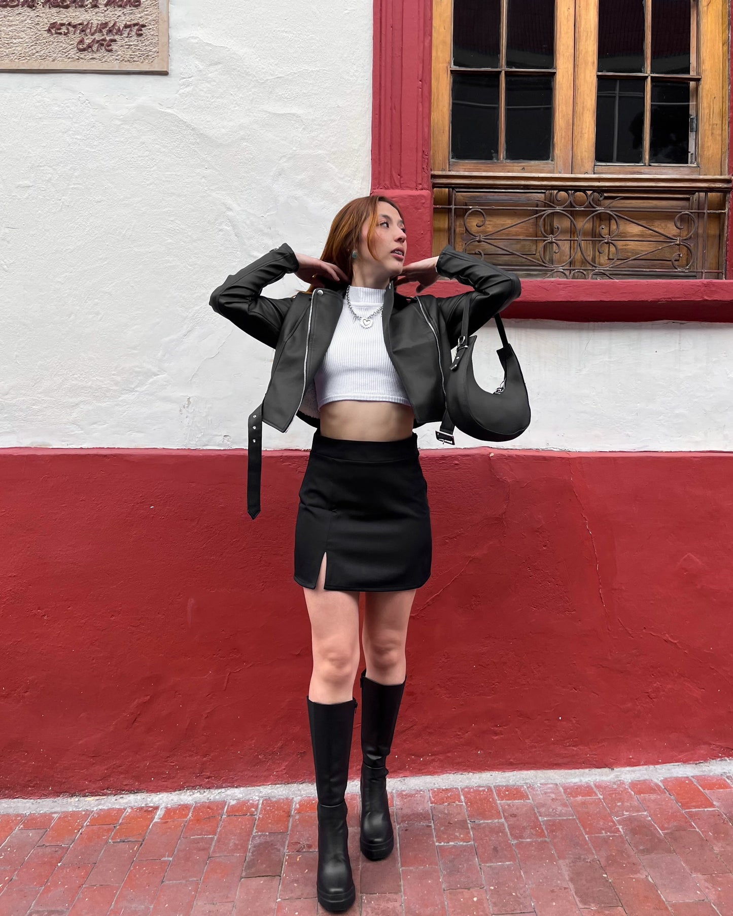 Falda Kate de abertura corta negra