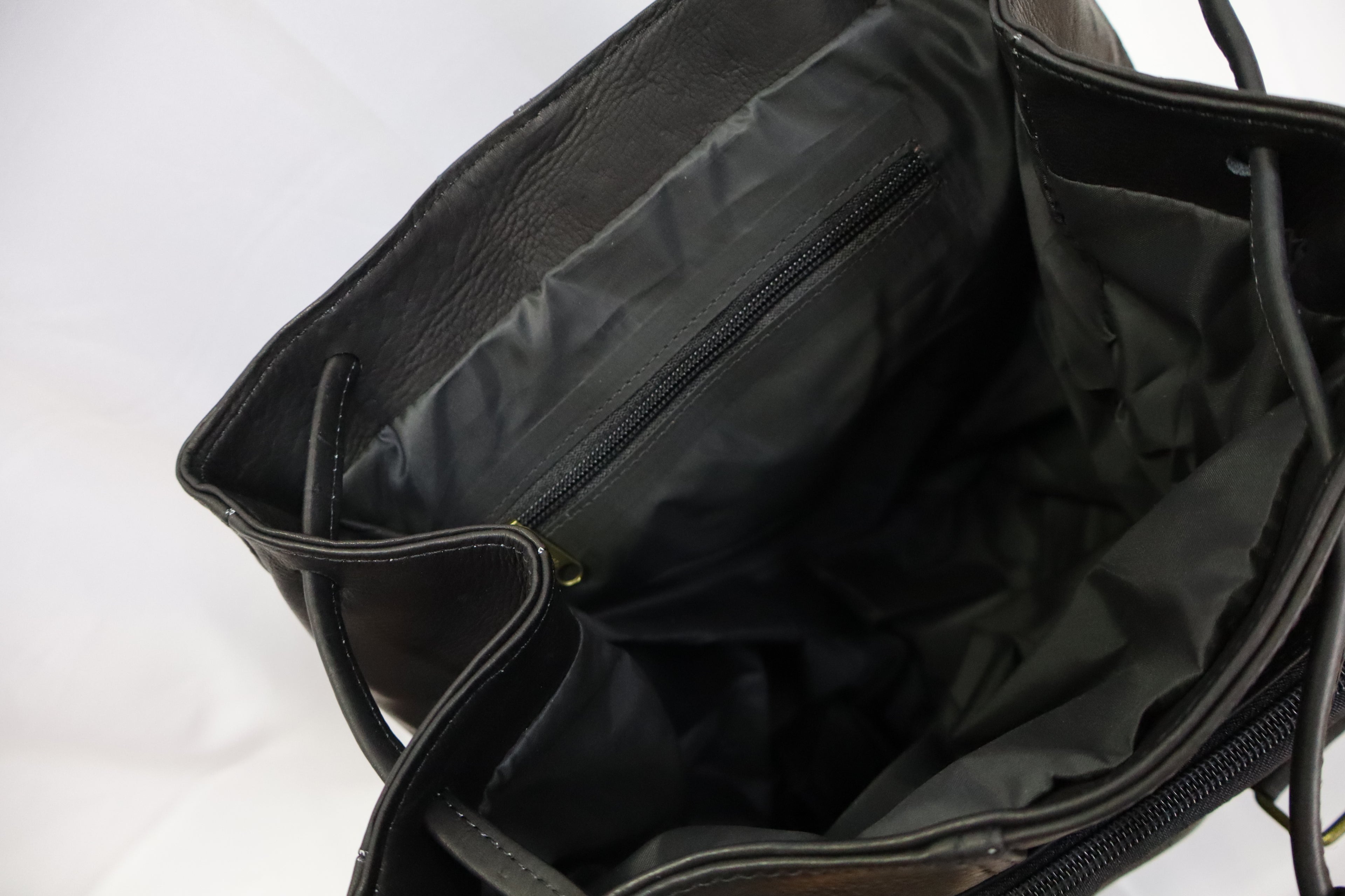 Súper mochila de cuero negra