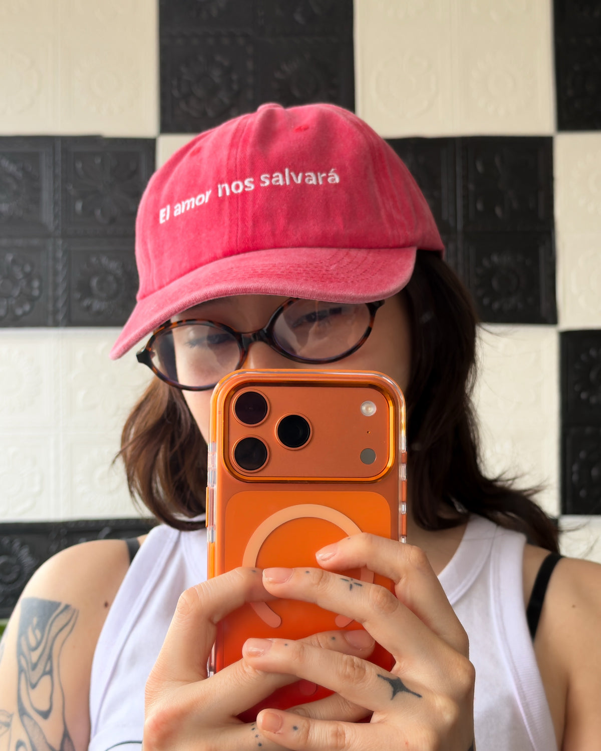 Gorra 'el amor nos salvará'