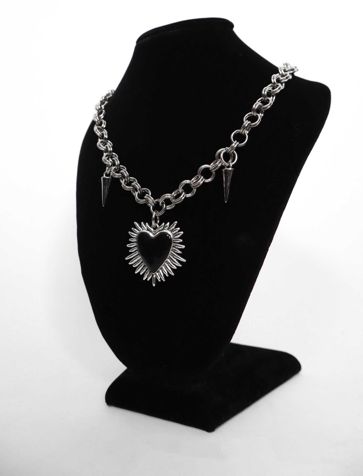 Collar corazón de fuego negro