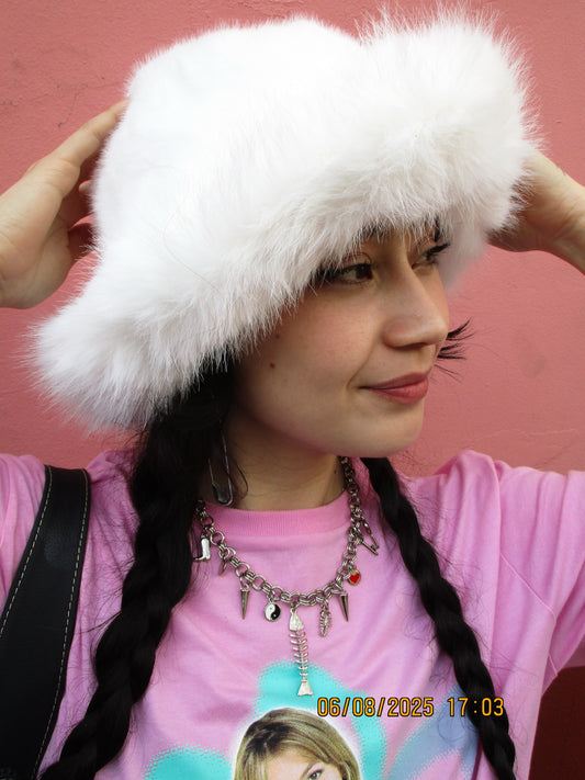 Pesquero de peluche (russian hat) BLANCO