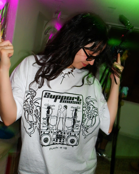 Camiseta ‘Support music, fvck a DJ’ boxy