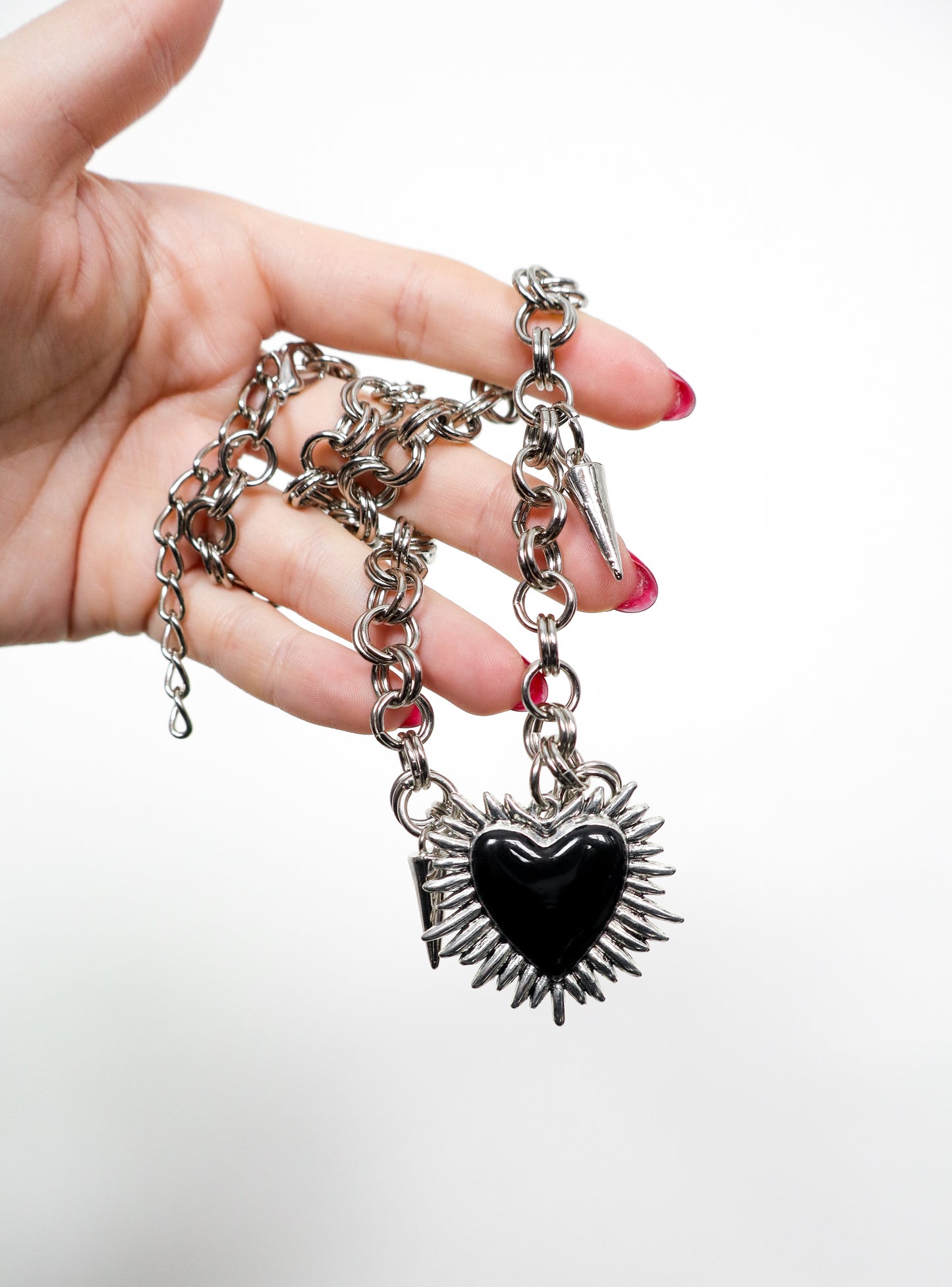 Collar corazón de fuego negro