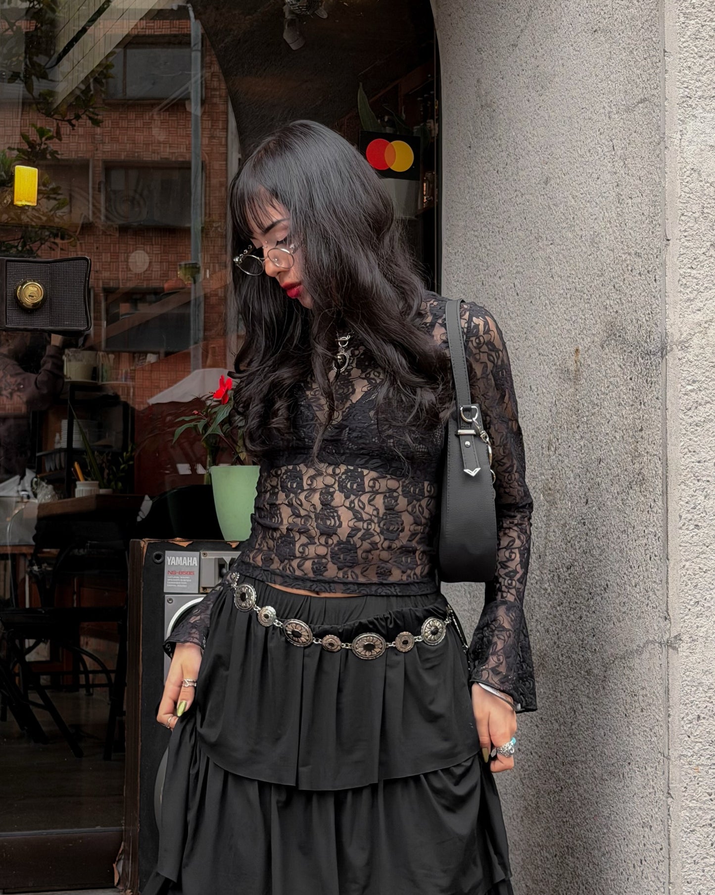 Blusa blonda negra