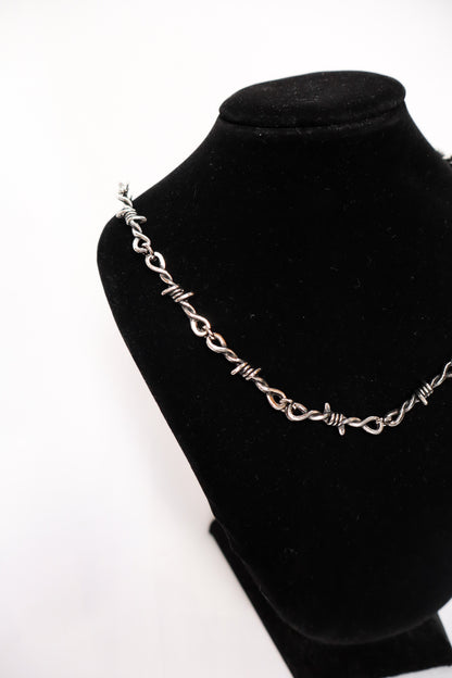 Collar de puas plateado