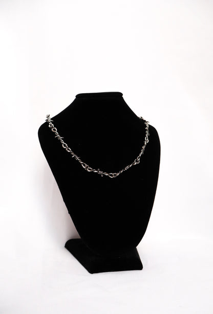 Collar de puas plateado