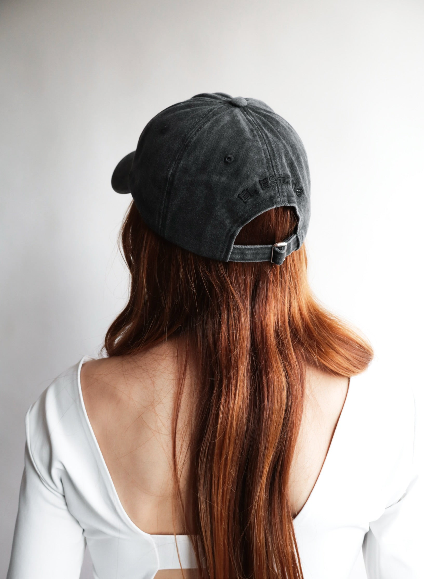 Gorra BASIC negra acid wash