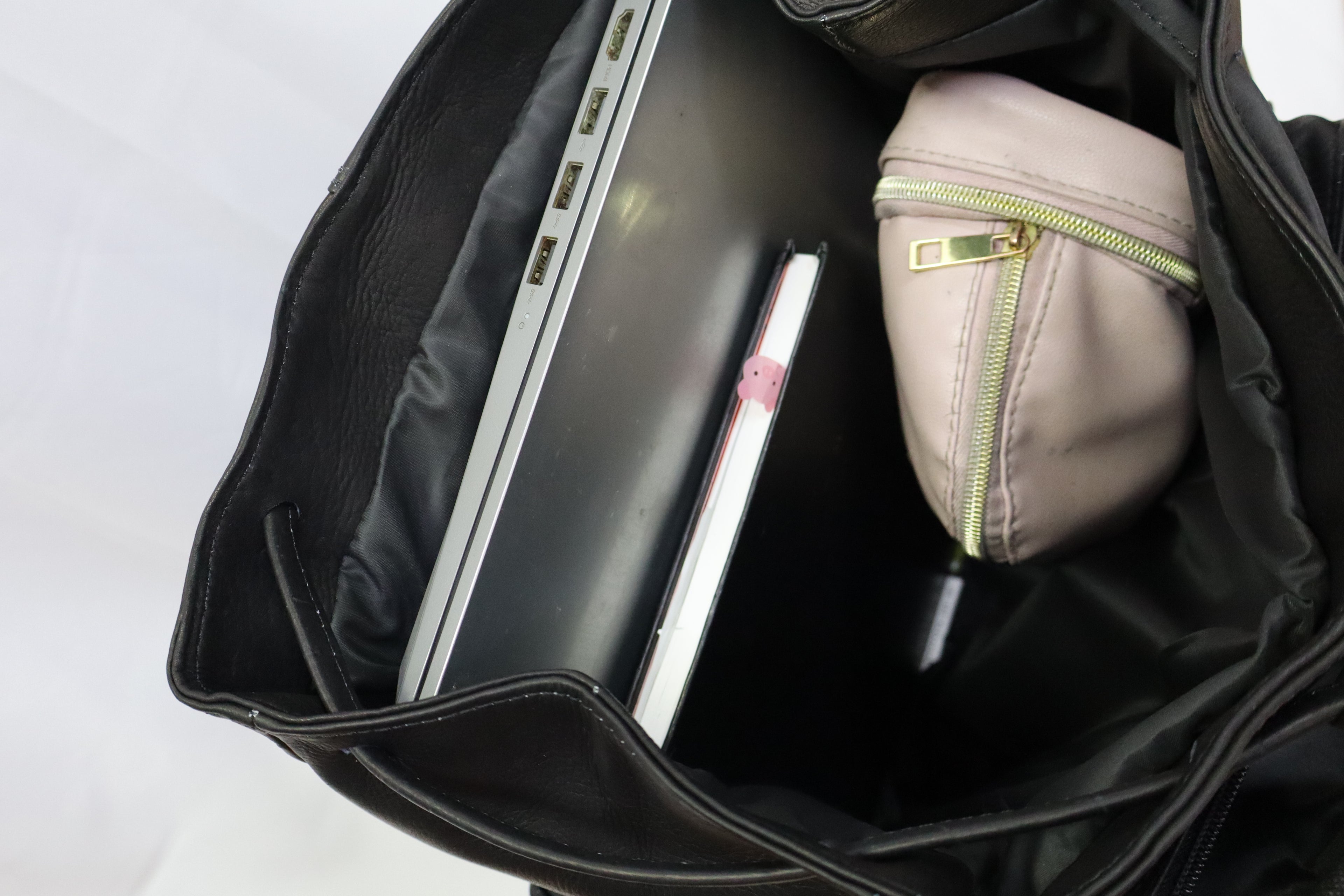 Súper mochila de cuero negra