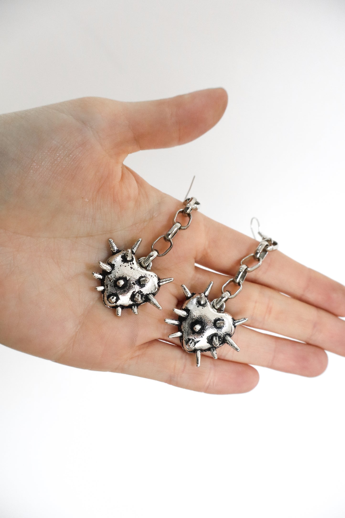 Aretes Hard Love