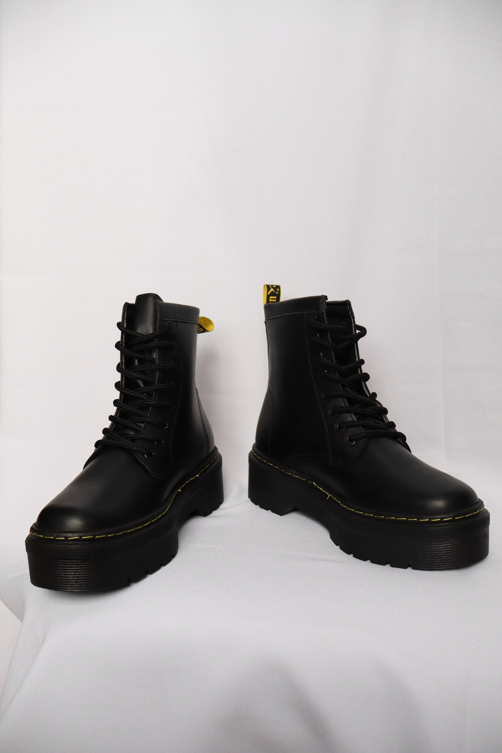 Botas estilo dc martens negras