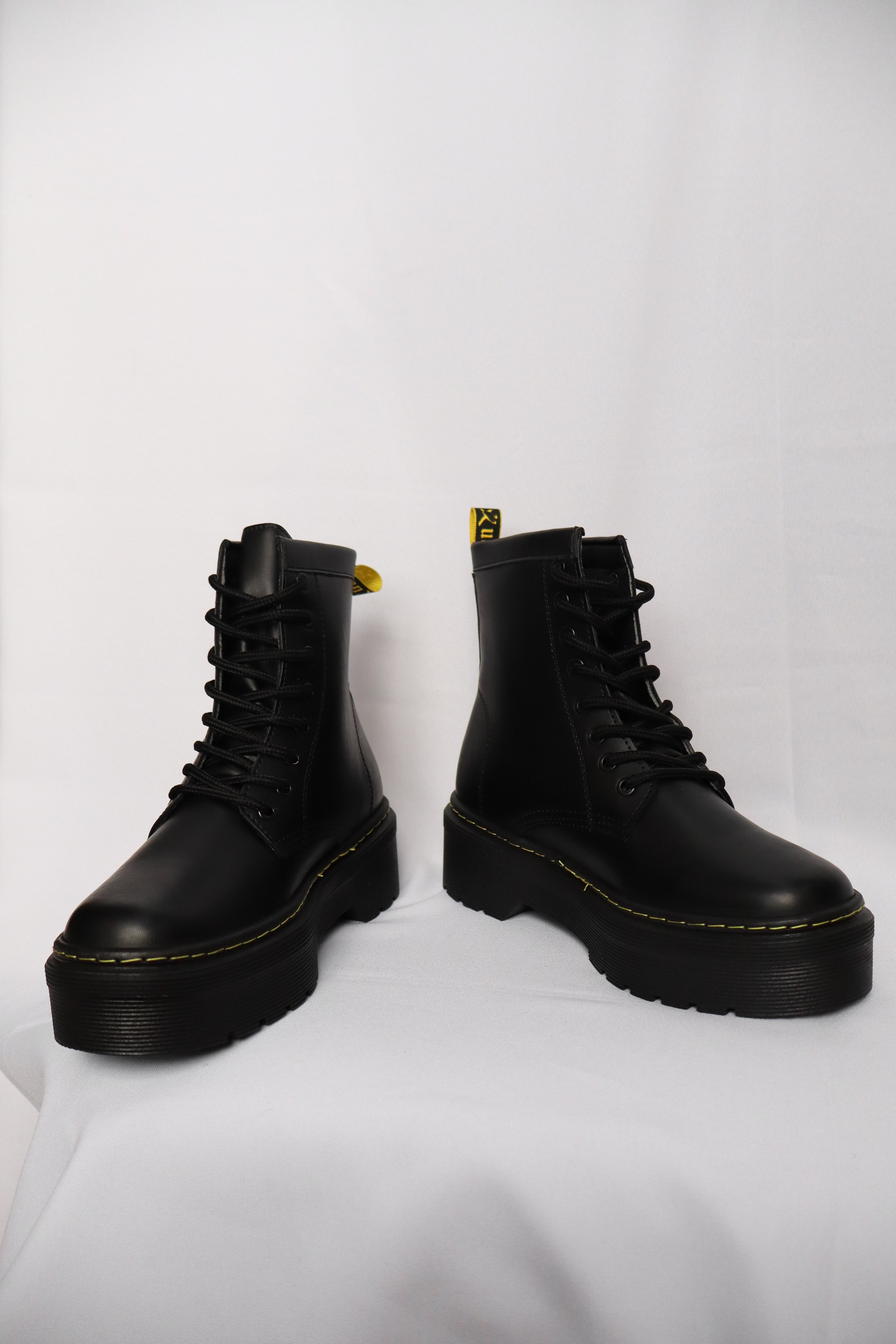 Botas estilo dc martens negras