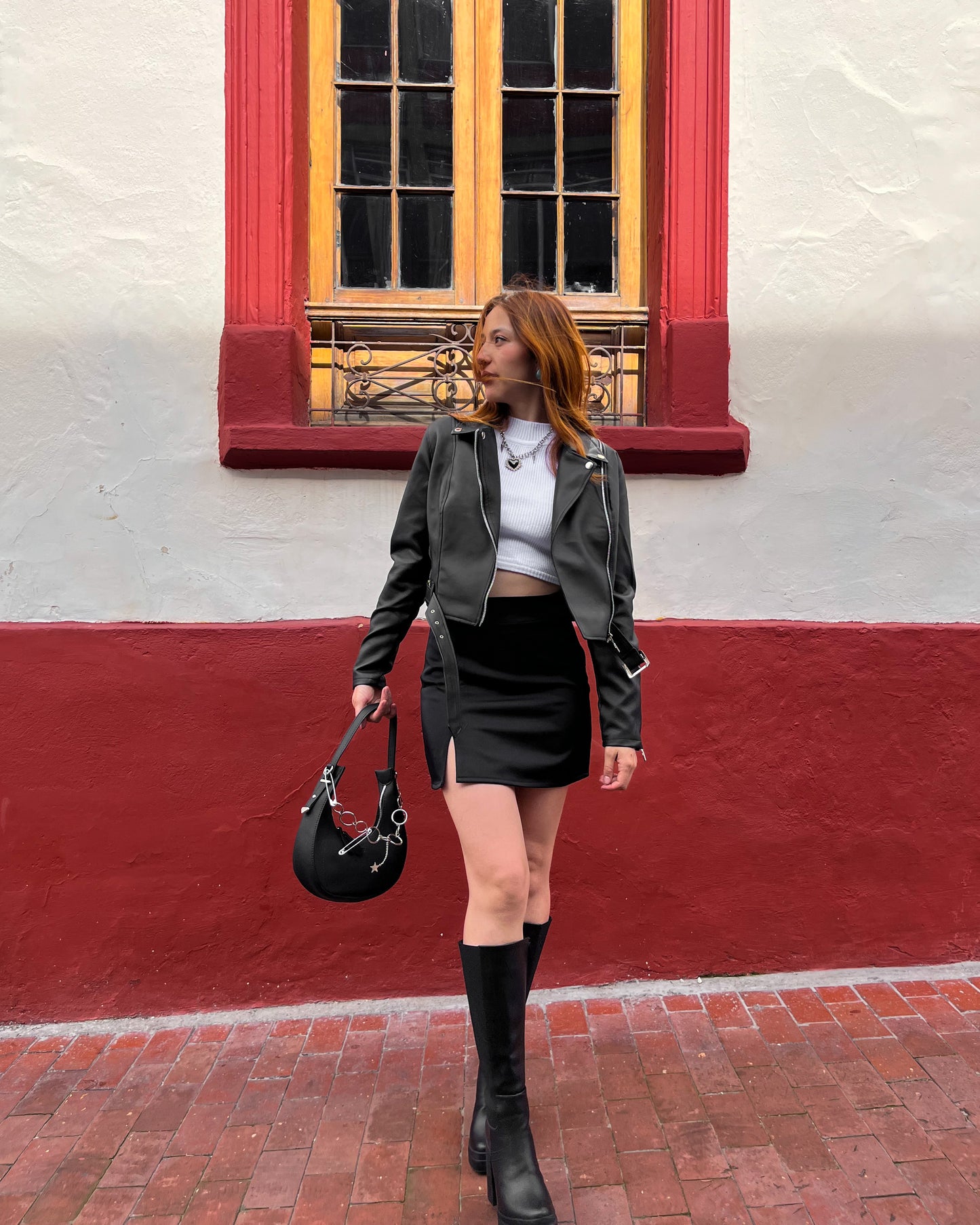 Falda Kate de abertura corta negra