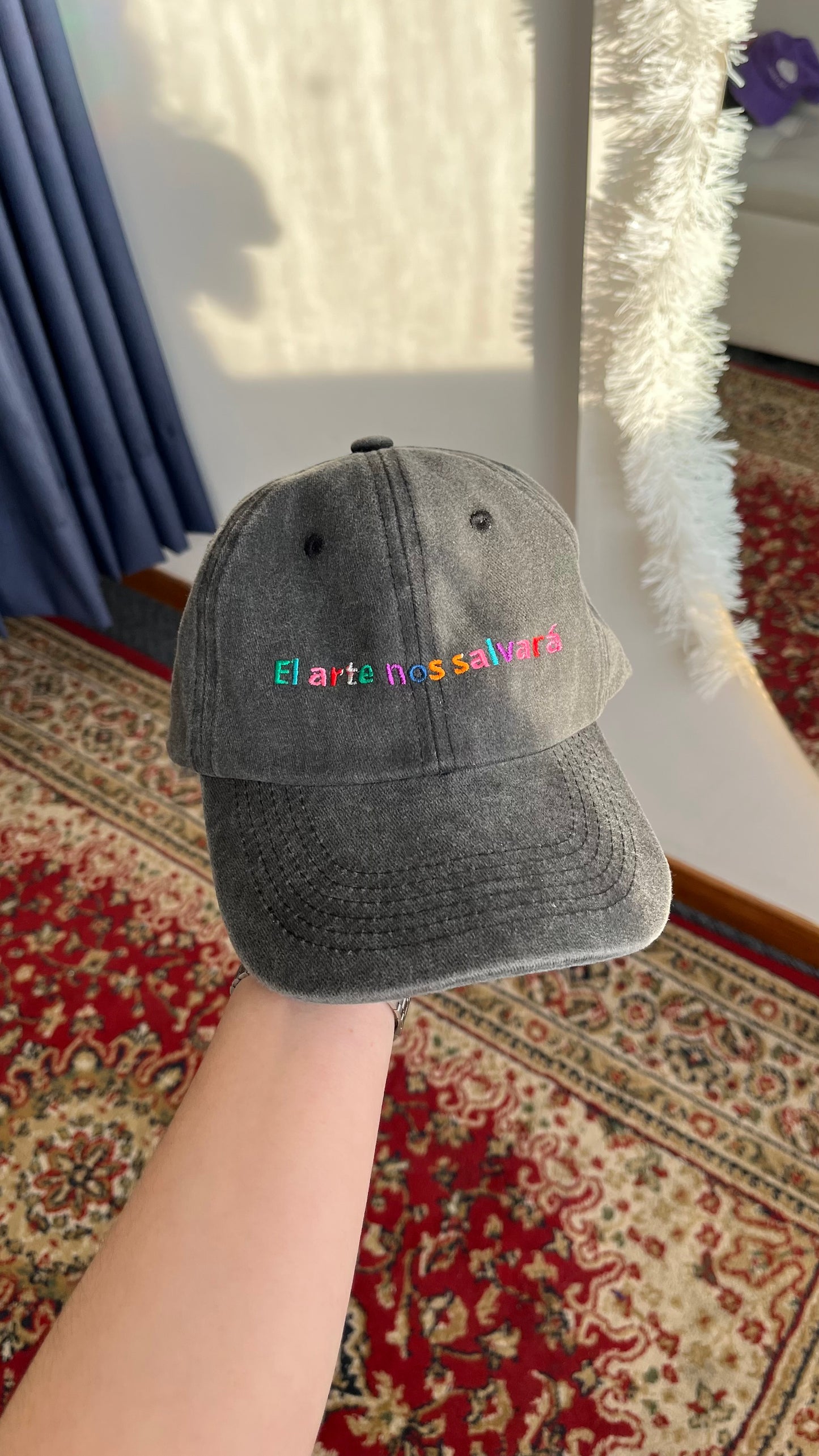 Gorra 'el arte nos salvará' negra