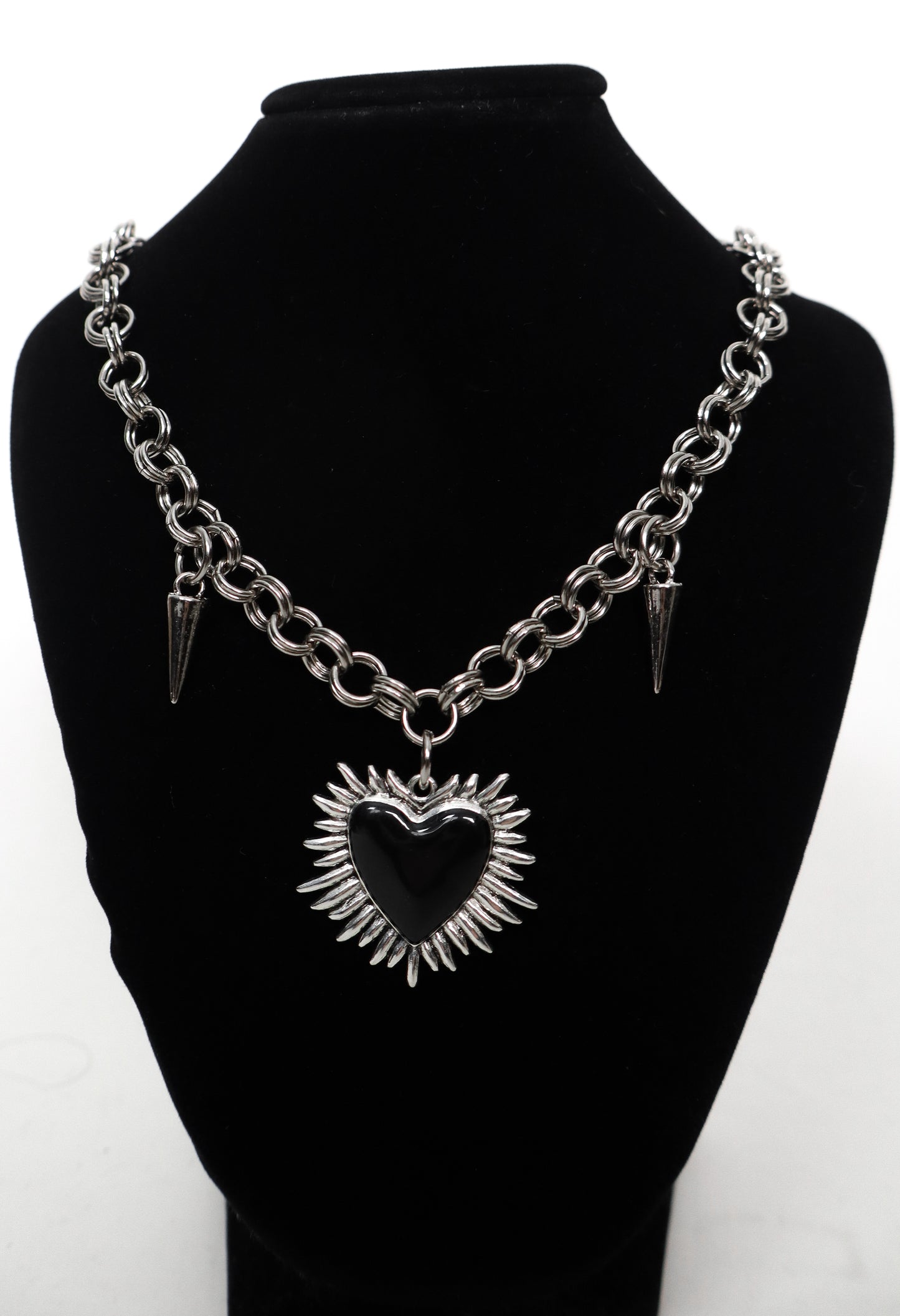 Collar corazón de fuego negro