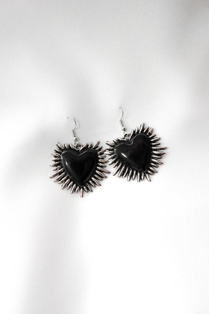 Aretes corazón de fuego negro