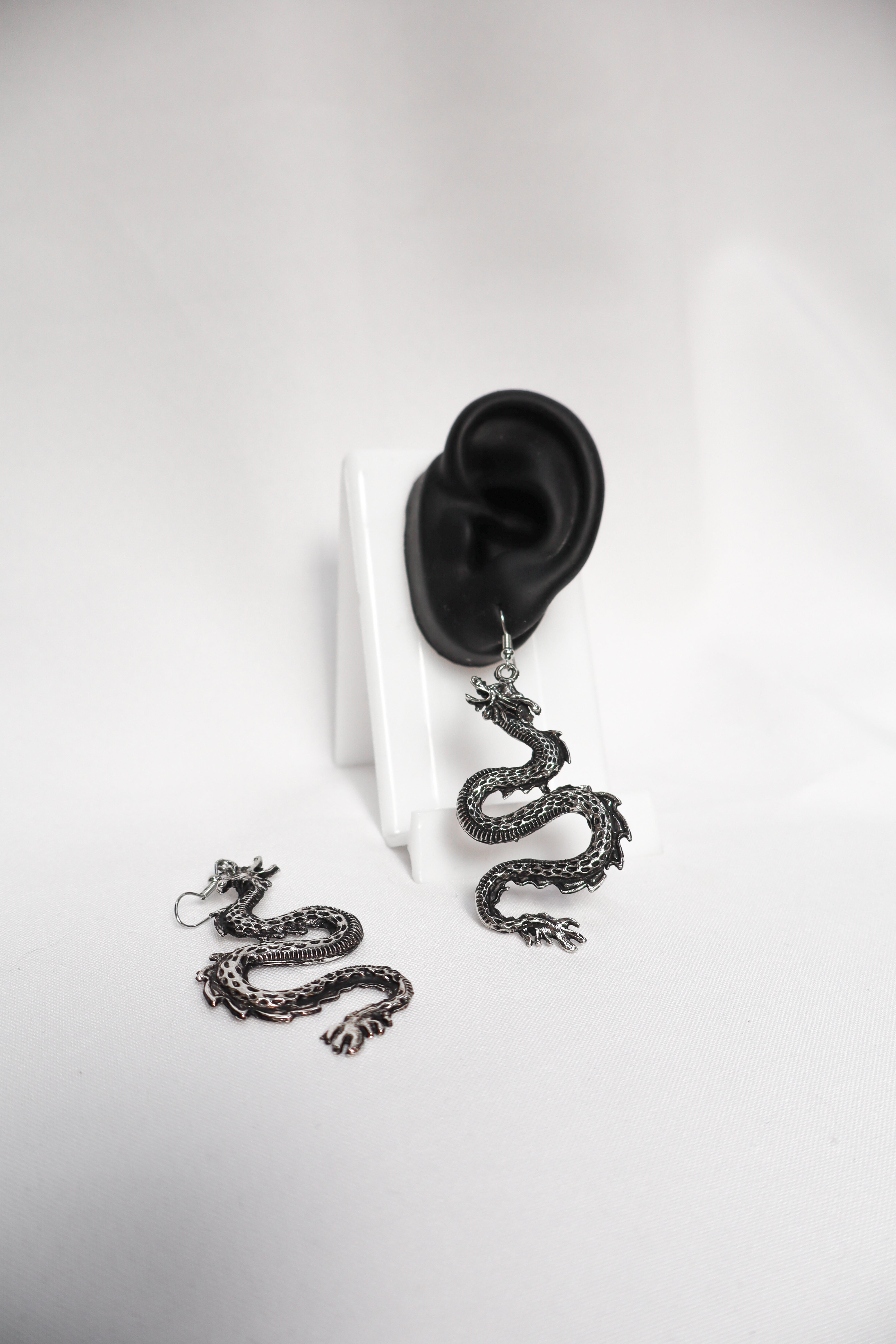 Estrene Aretes de dragón – EL ESTRENE