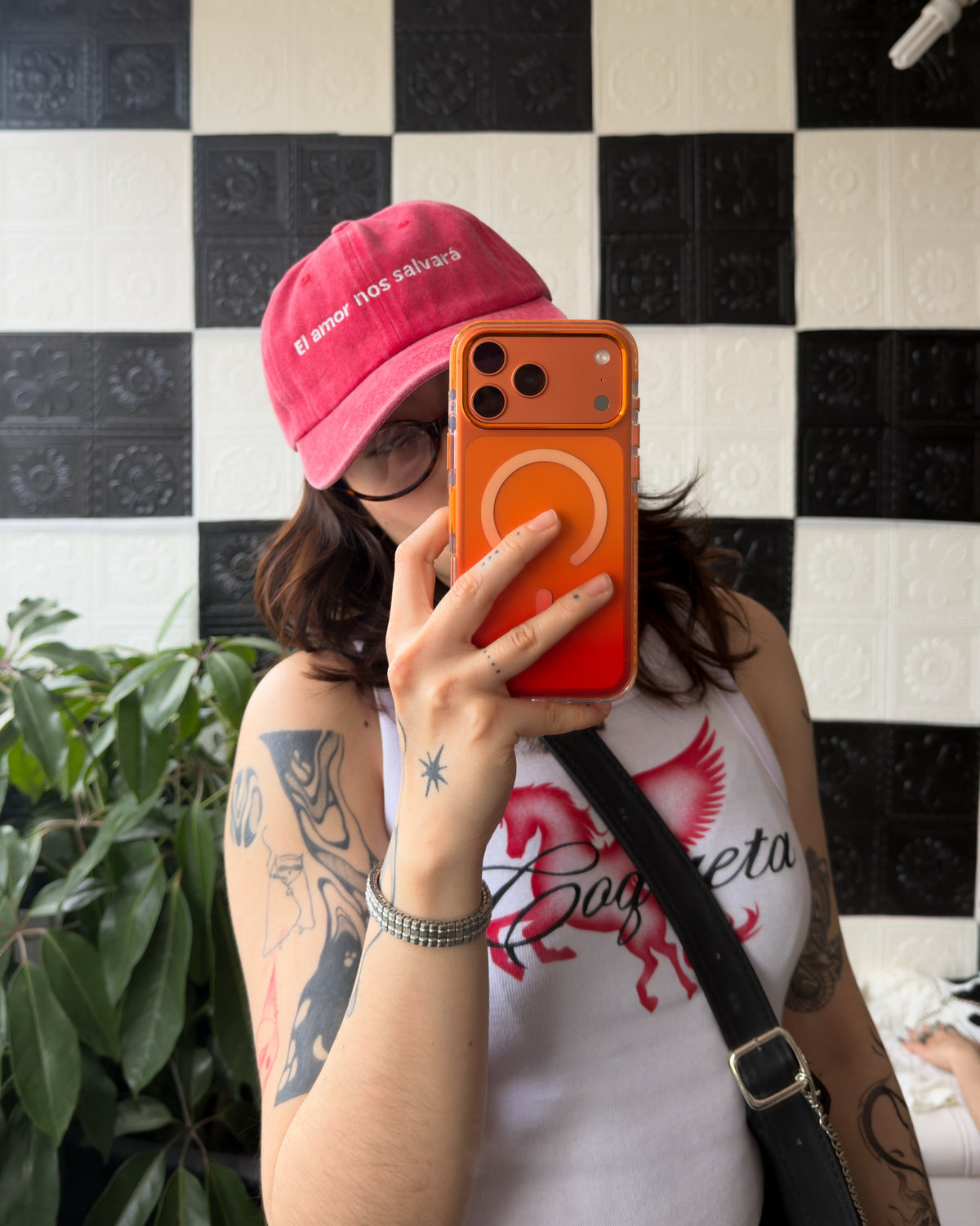 Gorra 'el amor nos salvará'
