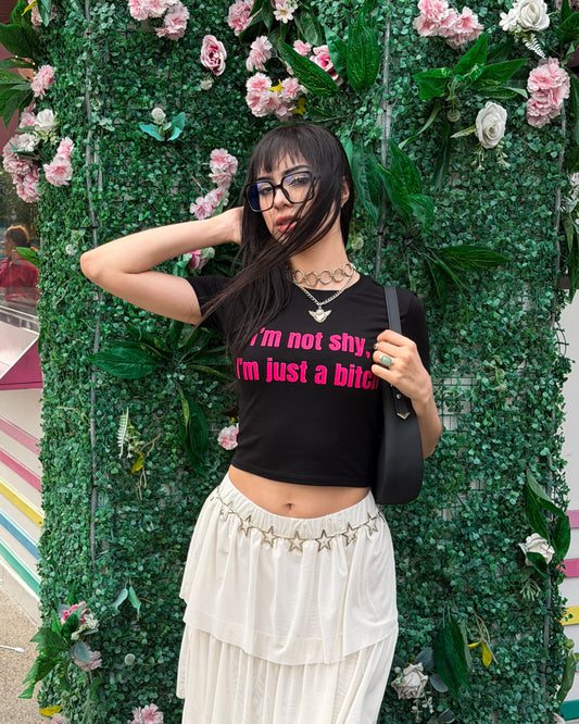 Baby tee 'Im not shy, Im just a b*tch' negra