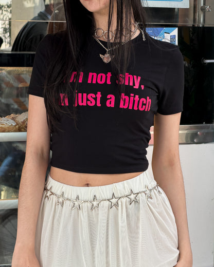 Baby tee 'Im not shy, Im just a b*tch' negra