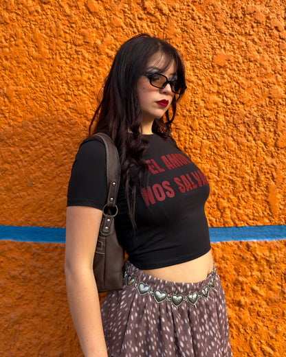 Baby tee 'El amor nos salvará' negra