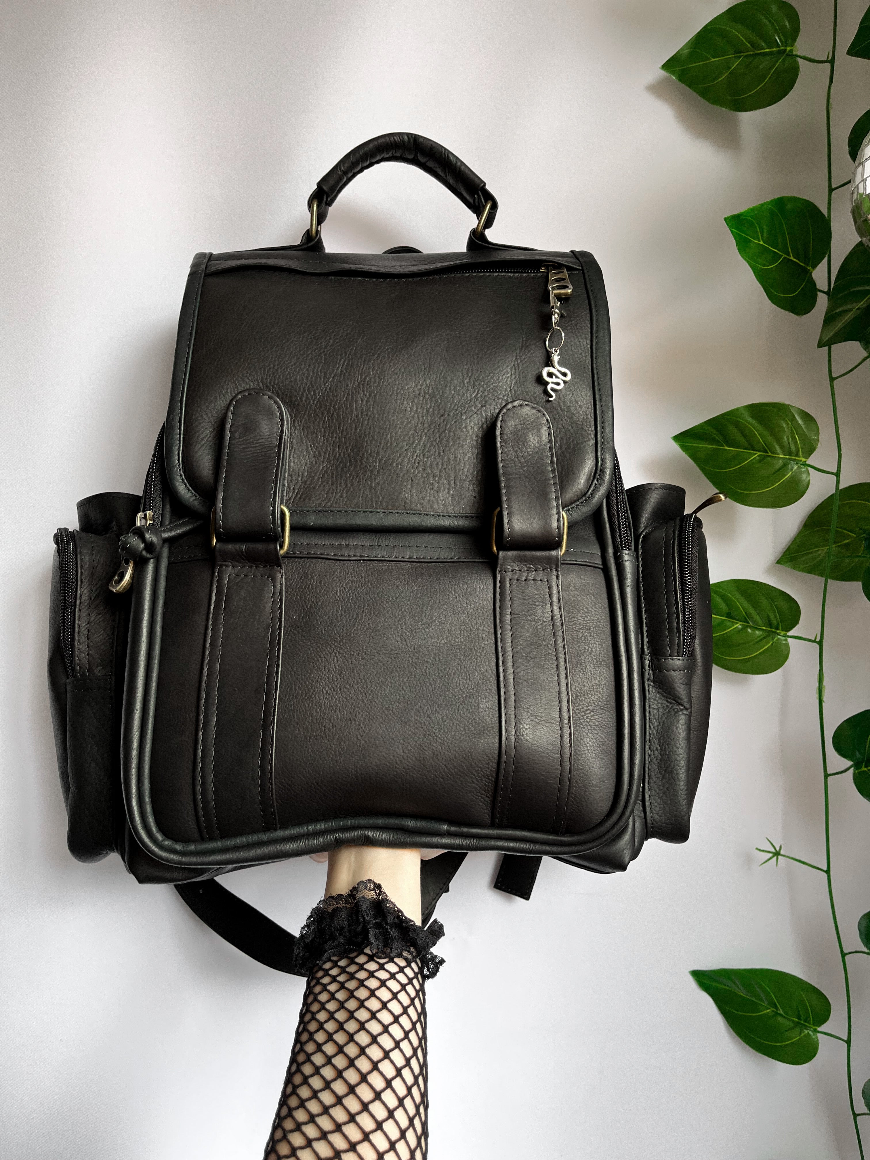 Súper mochila de cuero negra
